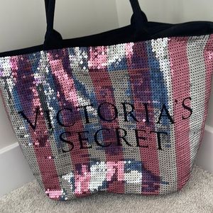 Victoria Secret Tote bag, with zipper.